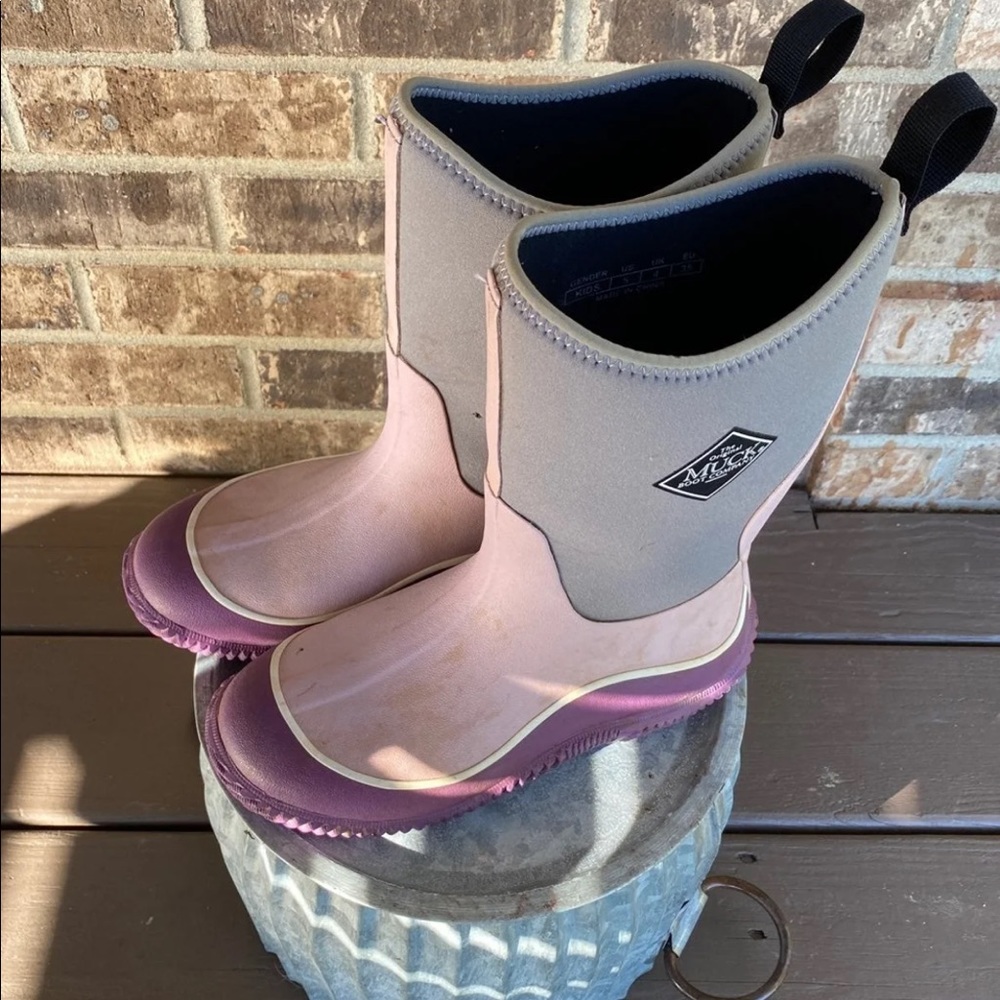 Girls Lavender Muck Boots Size 5, Women 7